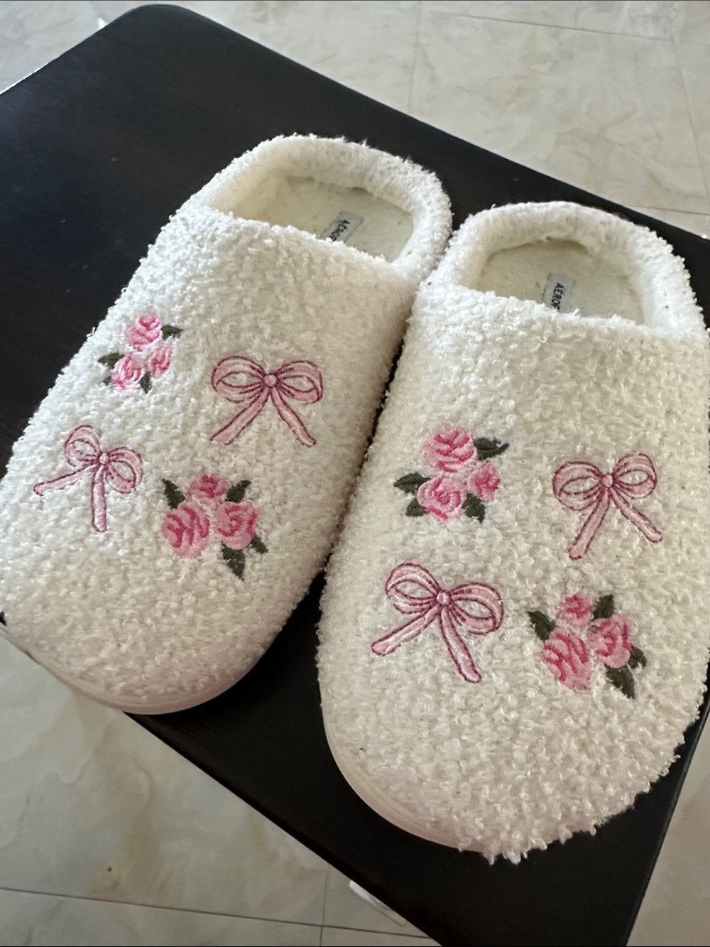 Aeropostale women Cream Bouclé Slippers with Pink Floral & Bow Embroidery preown